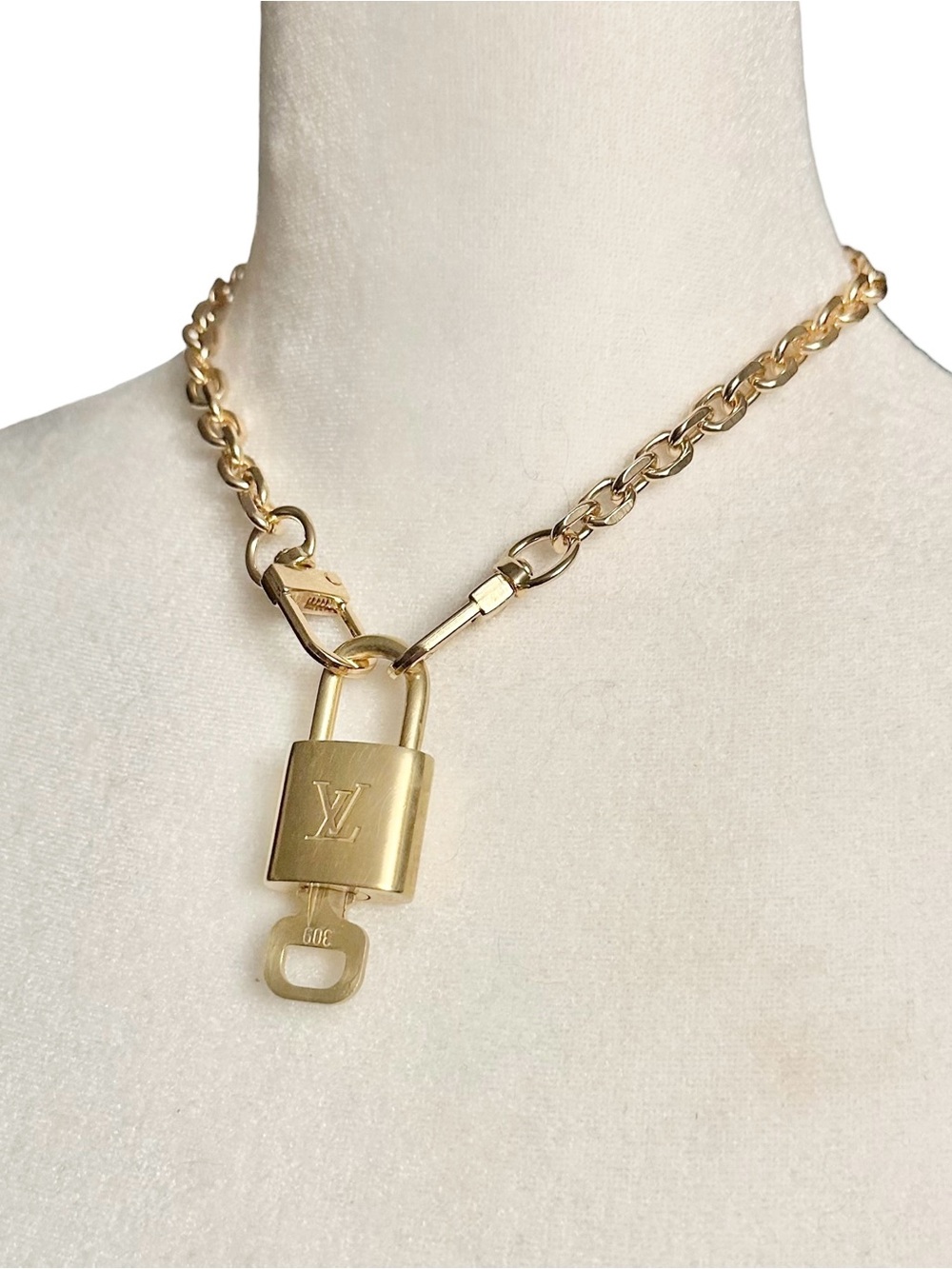 Authentic Louis Vuitton #323 Lock & Key Set on 18K Gold Plated Chain Necklace - Picture 4 of 7